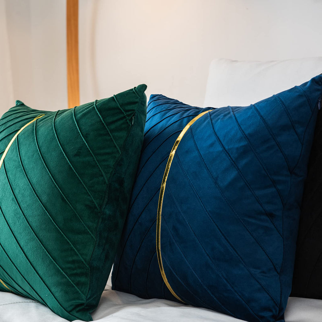 WACOMECO Velvet Throw Pillow Covers, Pack of 2 Soft Gold Decorative Cushion Covers for Couch Sofa Living Room Home Decoration, Emerald Green, 18x18 inch
