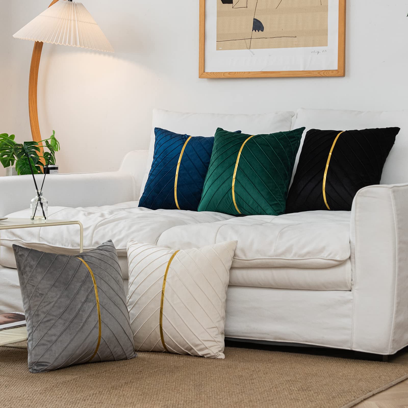 WACOMECO Velvet Throw Pillow Covers, Pack of 2 Soft Gold Decorative Cushion Covers for Couch Sofa Living Room Home Decoration, Emerald Green, 18x18 inch