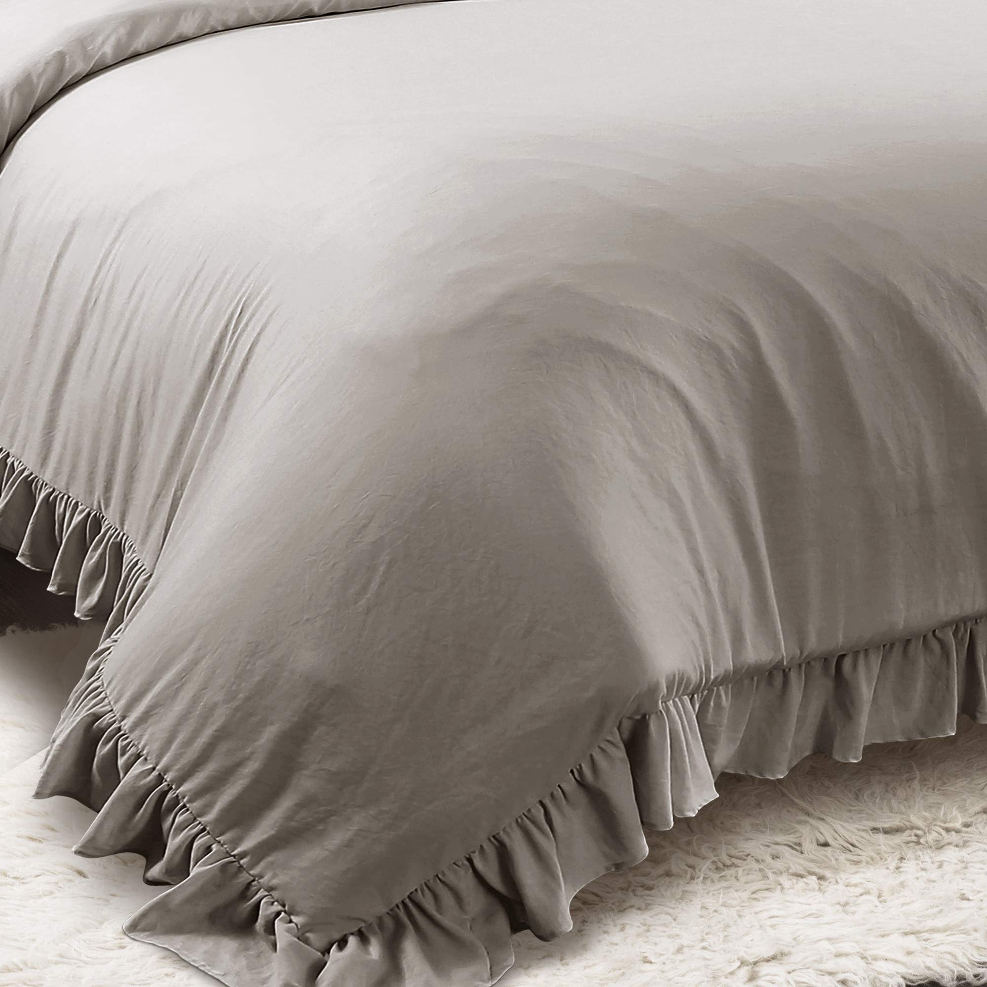 Lush Decor Reyna Ruffle Comforter Set - 3 Piece Cozy Ruffled Bedding Set - Timeless Elegance and Comfort for Bedroom - King, Gray