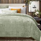 RECYCO Luxury Velvet Quilt Set King Size, Lightweight Velvet Comforter Set, Oversized Bedspread Coverlet Quilted Bedding Set, with 2 Matching Pillow Shams, for All Season, Navy Blue
