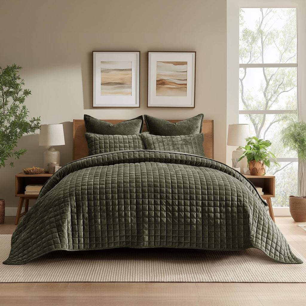 RECYCO Luxury Velvet Quilt Set King Size, Lightweight Velvet Comforter Set, Oversized Bedspread Coverlet Quilted Bedding Set, with 2 Matching Pillow Shams, for All Season, Navy Blue