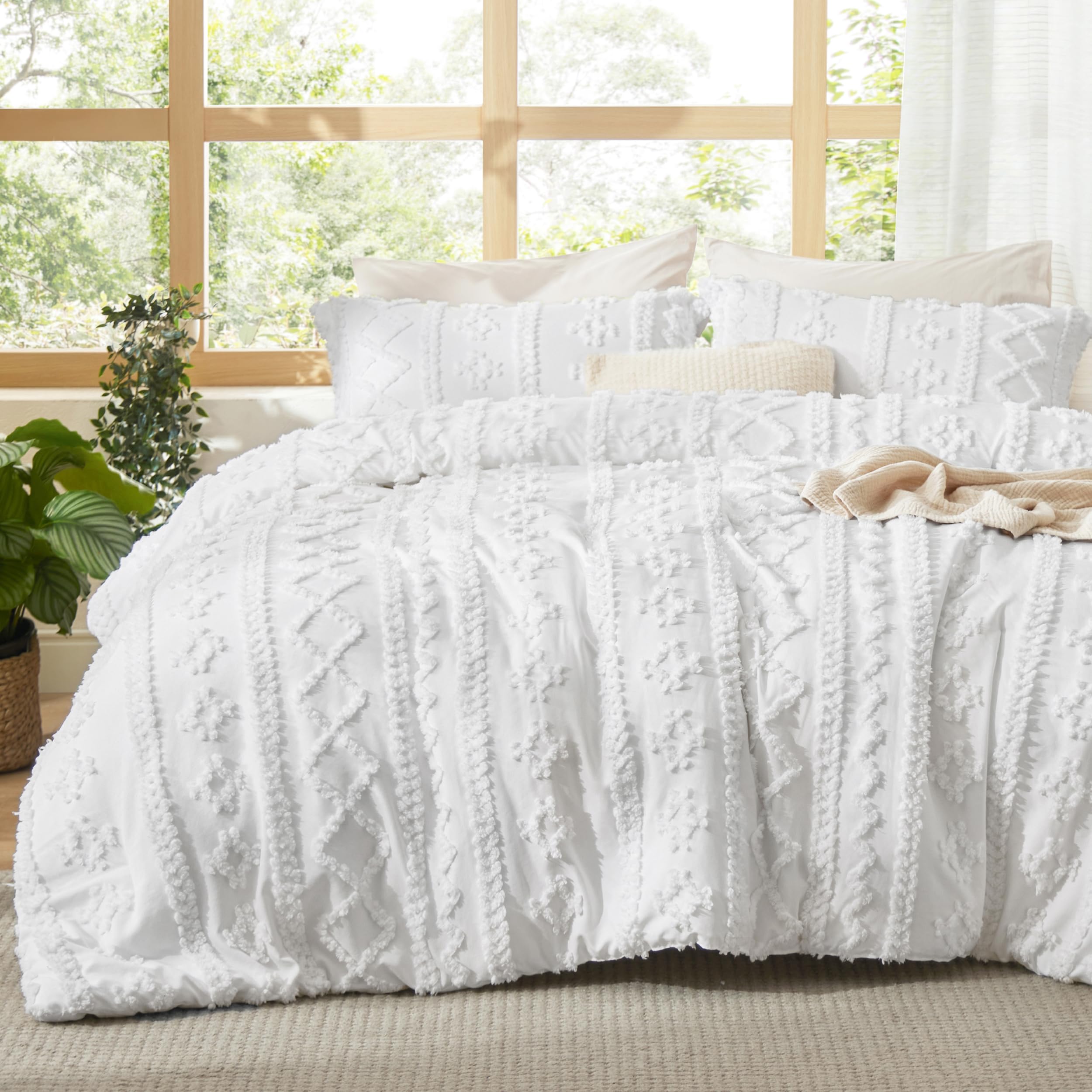Bedsure Tufted Boho Comforter Set Queen Size - Green Boho Bed Set, GentleSoft™ 3 Pieces Farmhouse-Style Embroidery Bedding, Gifts for Woman, Soft Jacquard Queen Comforter for All Seasons