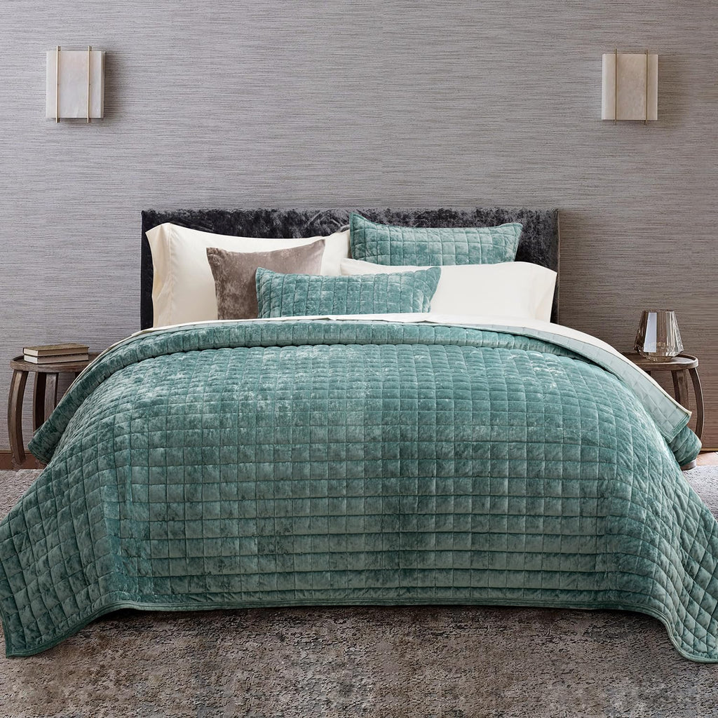 RECYCO Luxury Velvet Quilt Set King Size, Lightweight Velvet Comforter Set, Oversized Bedspread Coverlet Quilted Bedding Set, with 2 Matching Pillow Shams, for All Season, Navy Blue