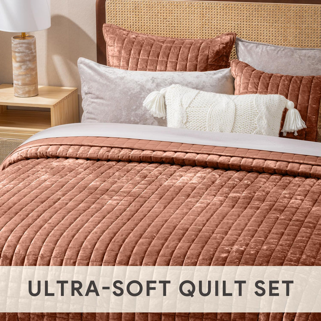 RECYCO Luxury Velvet Quilt Set King Size, Lightweight Velvet Comforter Set, Oversized Bedspread Coverlet Quilted Bedding Set, with 2 Matching Pillow Shams, for All Season, Navy Blue