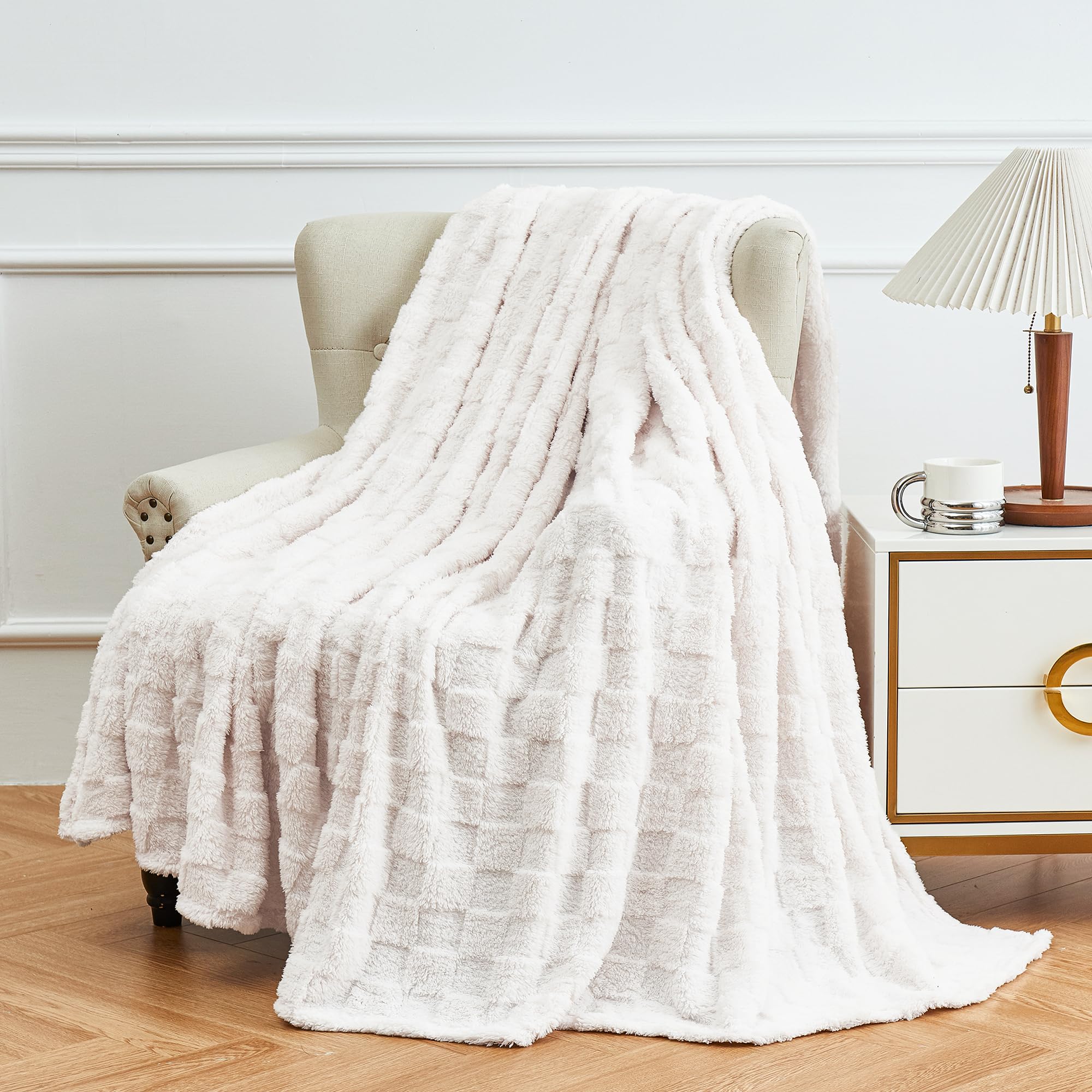 Aganear Fleece Throw Blanket - Cozy Soft Lightweight Fuzzy Throw Blanket for Women Portable Throw Blankets for Couch, Warm Present for Birthday, Christmas, Halloween, Housewarming(50"x60", Khaki)