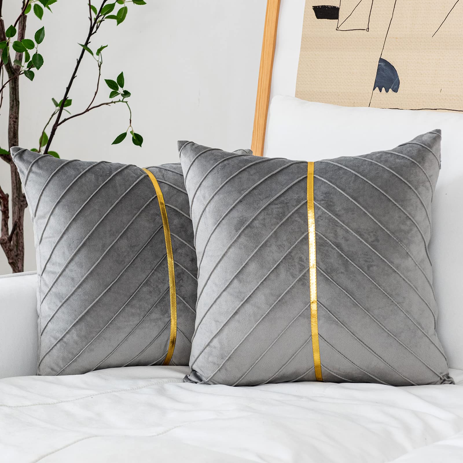 WACOMECO Velvet Throw Pillow Covers, Pack of 2 Soft Gold Decorative Cushion Covers for Couch Sofa Living Room Home Decoration, Emerald Green, 18x18 inch
