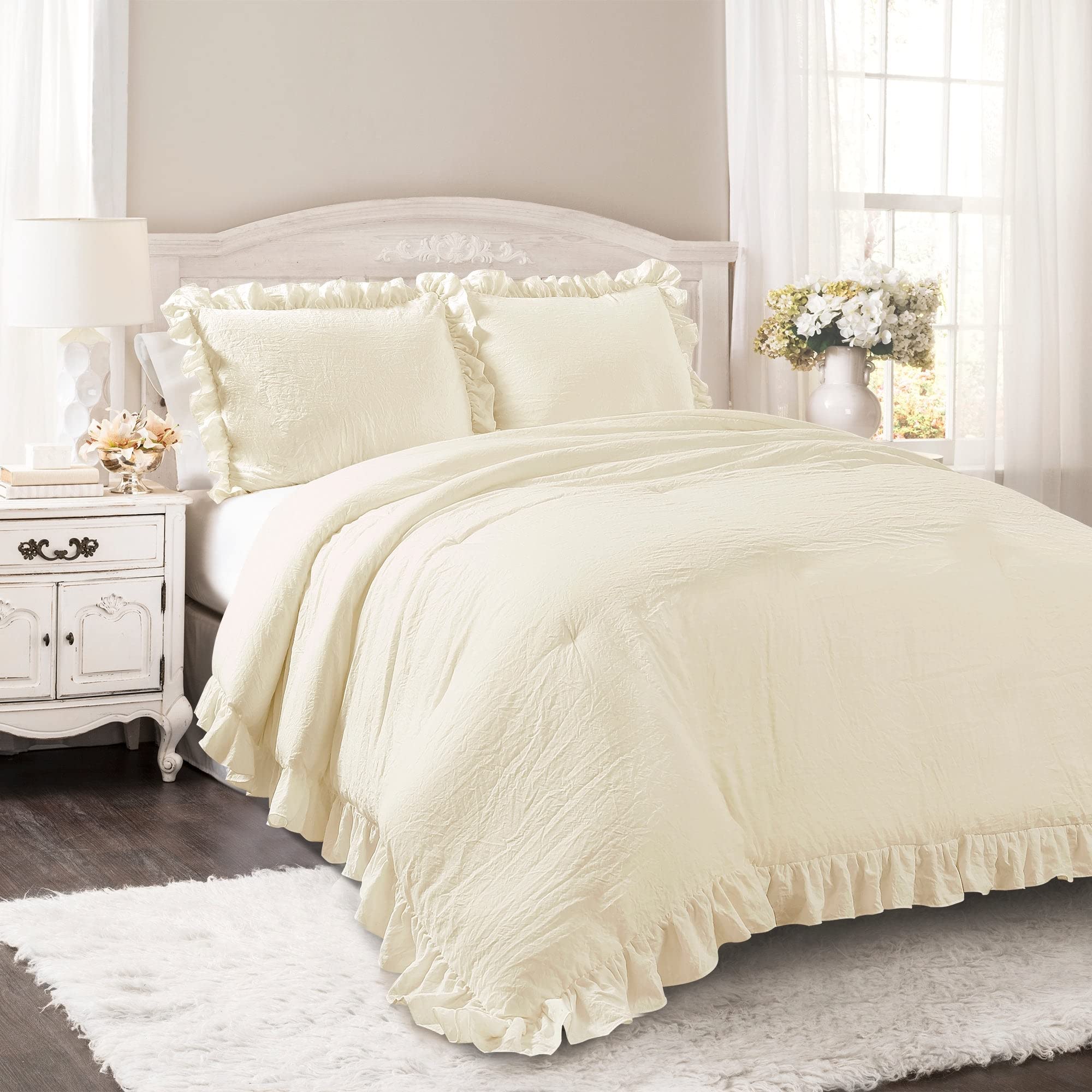Lush Decor Reyna Ruffle Comforter Set - 3 Piece Cozy Ruffled Bedding Set - Timeless Elegance and Comfort for Bedroom - King, Gray