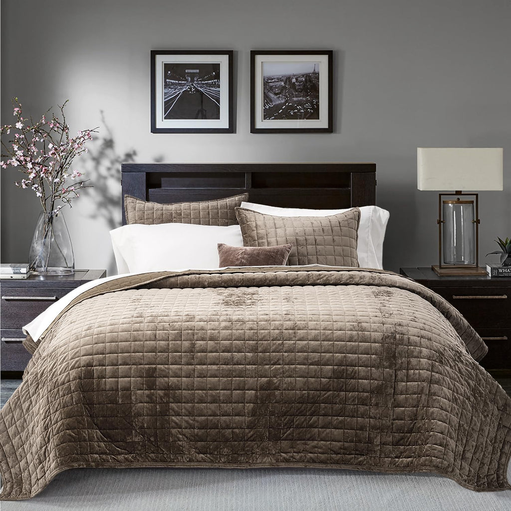 RECYCO Luxury Velvet Quilt Set King Size, Lightweight Velvet Comforter Set, Oversized Bedspread Coverlet Quilted Bedding Set, with 2 Matching Pillow Shams, for All Season, Navy Blue