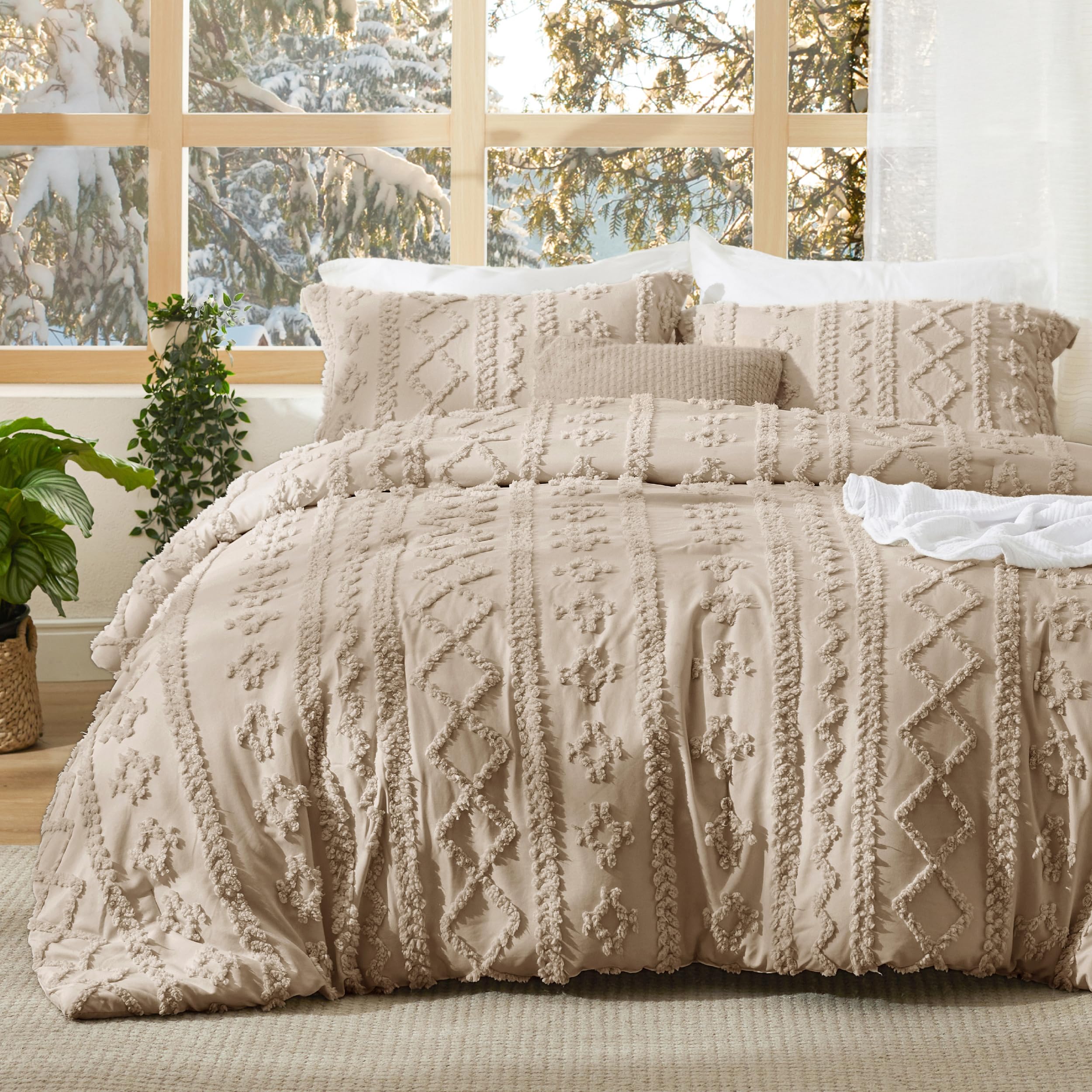 Bedsure Tufted Boho Comforter Set Queen Size - Green Boho Bed Set, GentleSoft™ 3 Pieces Farmhouse-Style Embroidery Bedding, Gifts for Woman, Soft Jacquard Queen Comforter for All Seasons
