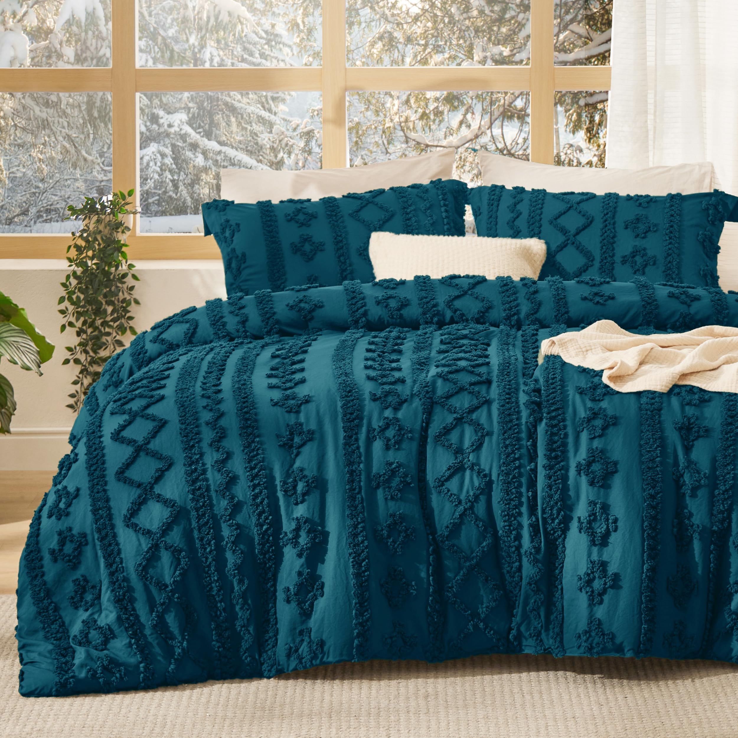 Bedsure Tufted Boho Comforter Set Queen Size - Green Boho Bed Set, GentleSoft™ 3 Pieces Farmhouse-Style Embroidery Bedding, Gifts for Woman, Soft Jacquard Queen Comforter for All Seasons