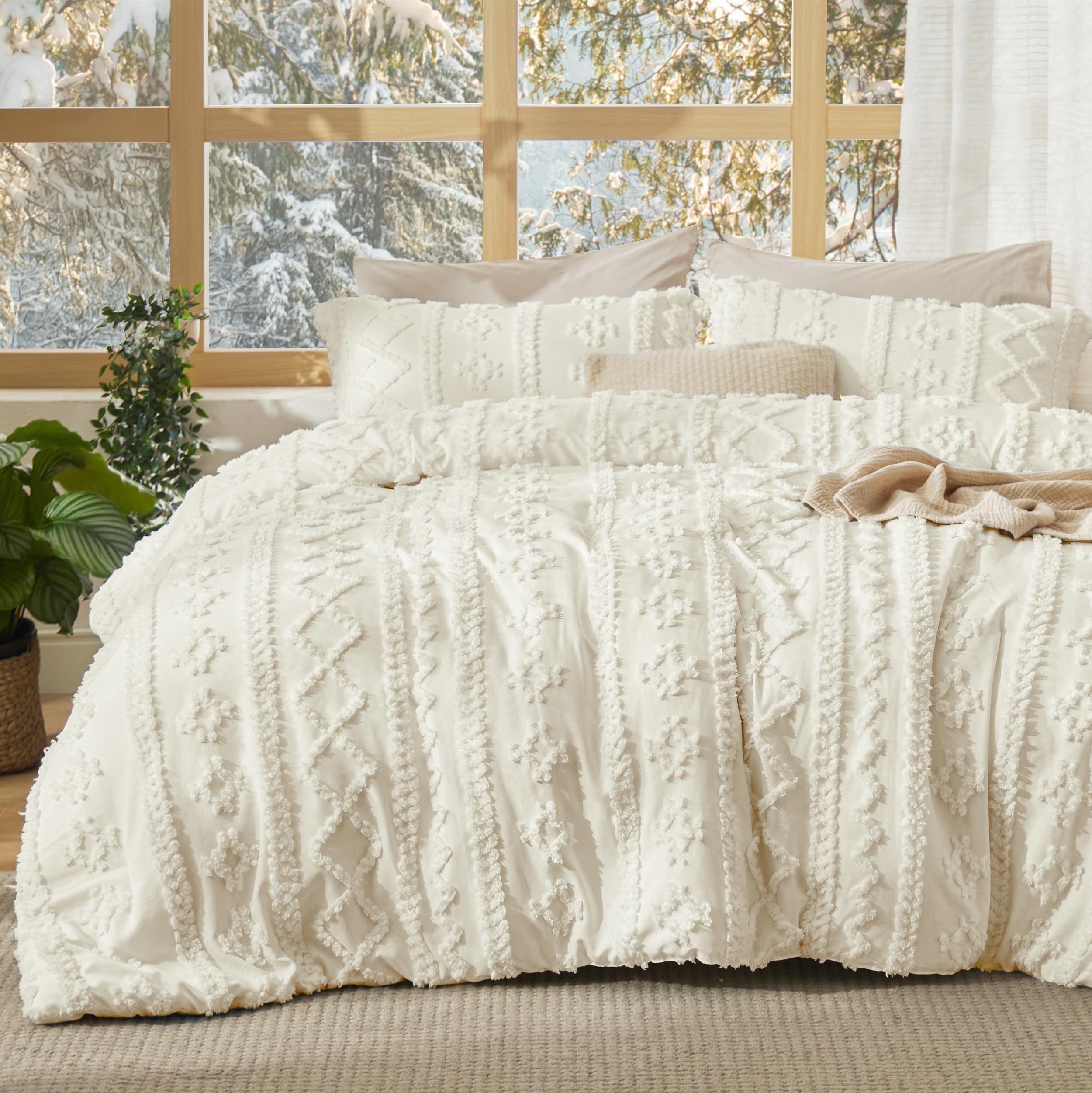 Bedsure Tufted Boho Comforter Set Queen Size - Green Boho Bed Set, GentleSoft™ 3 Pieces Farmhouse-Style Embroidery Bedding, Gifts for Woman, Soft Jacquard Queen Comforter for All Seasons