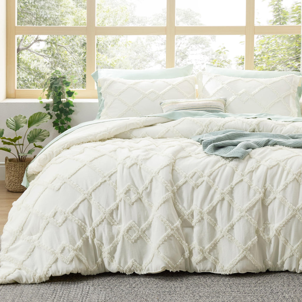 Bedsure Tufted Boho Comforter Set Queen Size - Green Boho Bed Set, GentleSoft™ 3 Pieces Farmhouse-Style Embroidery Bedding, Gifts for Woman, Soft Jacquard Queen Comforter for All Seasons