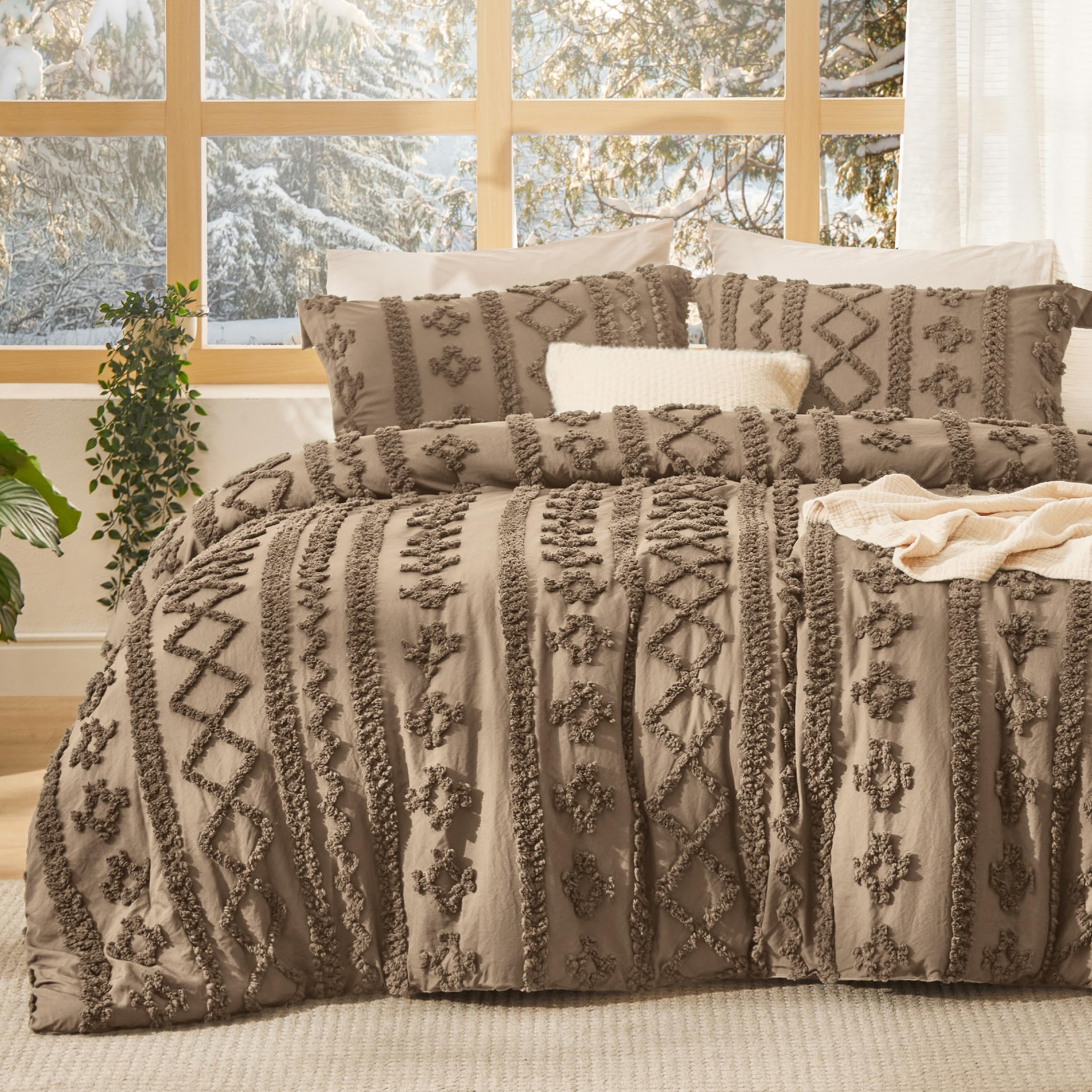 Bedsure Tufted Boho Comforter Set Queen Size - Green Boho Bed Set, GentleSoft™ 3 Pieces Farmhouse-Style Embroidery Bedding, Gifts for Woman, Soft Jacquard Queen Comforter for All Seasons