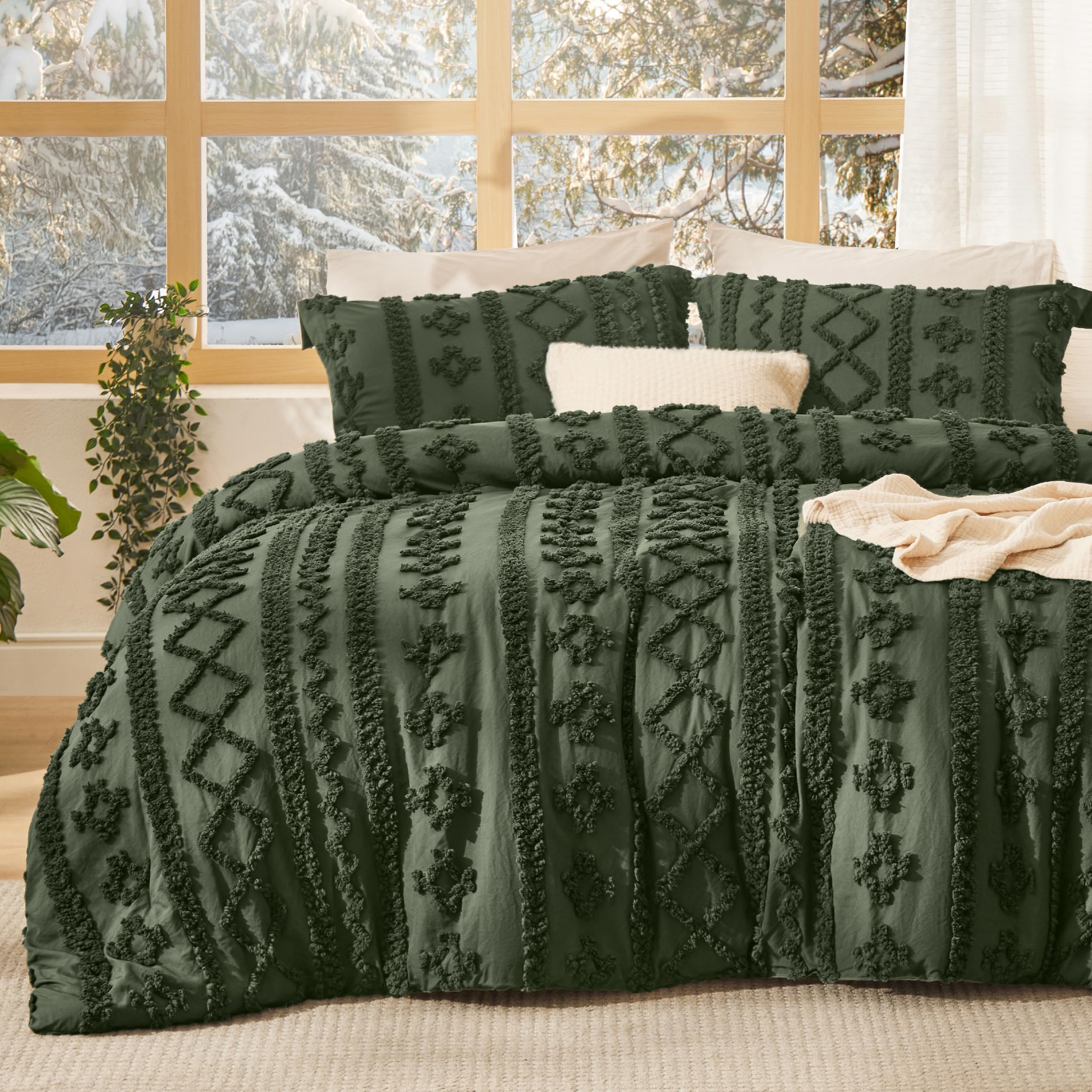 Bedsure Tufted Boho Comforter Set Queen Size - Green Boho Bed Set, GentleSoft™ 3 Pieces Farmhouse-Style Embroidery Bedding, Gifts for Woman, Soft Jacquard Queen Comforter for All Seasons
