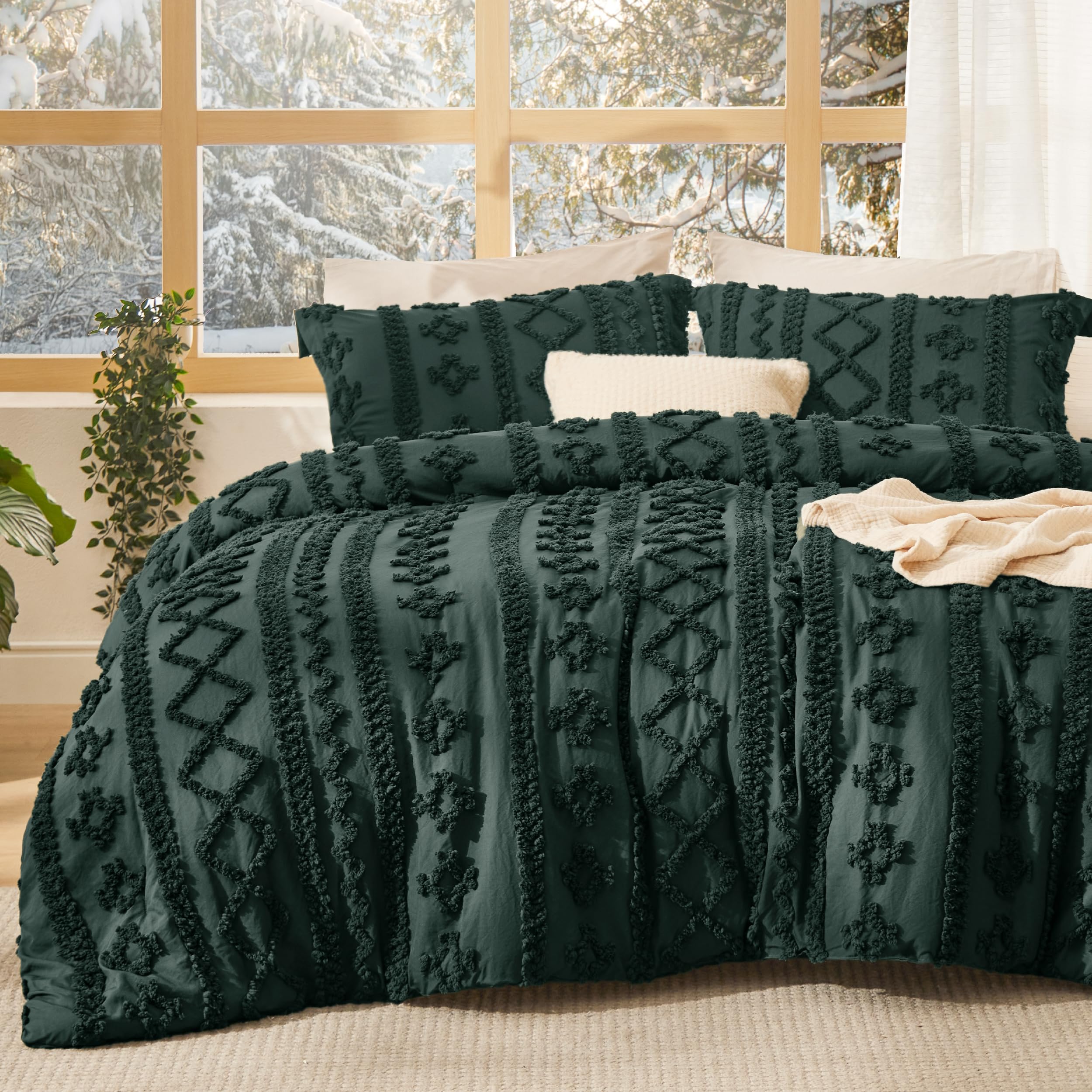 Bedsure Tufted Boho Comforter Set Queen Size - Green Boho Bed Set, GentleSoft™ 3 Pieces Farmhouse-Style Embroidery Bedding, Gifts for Woman, Soft Jacquard Queen Comforter for All Seasons