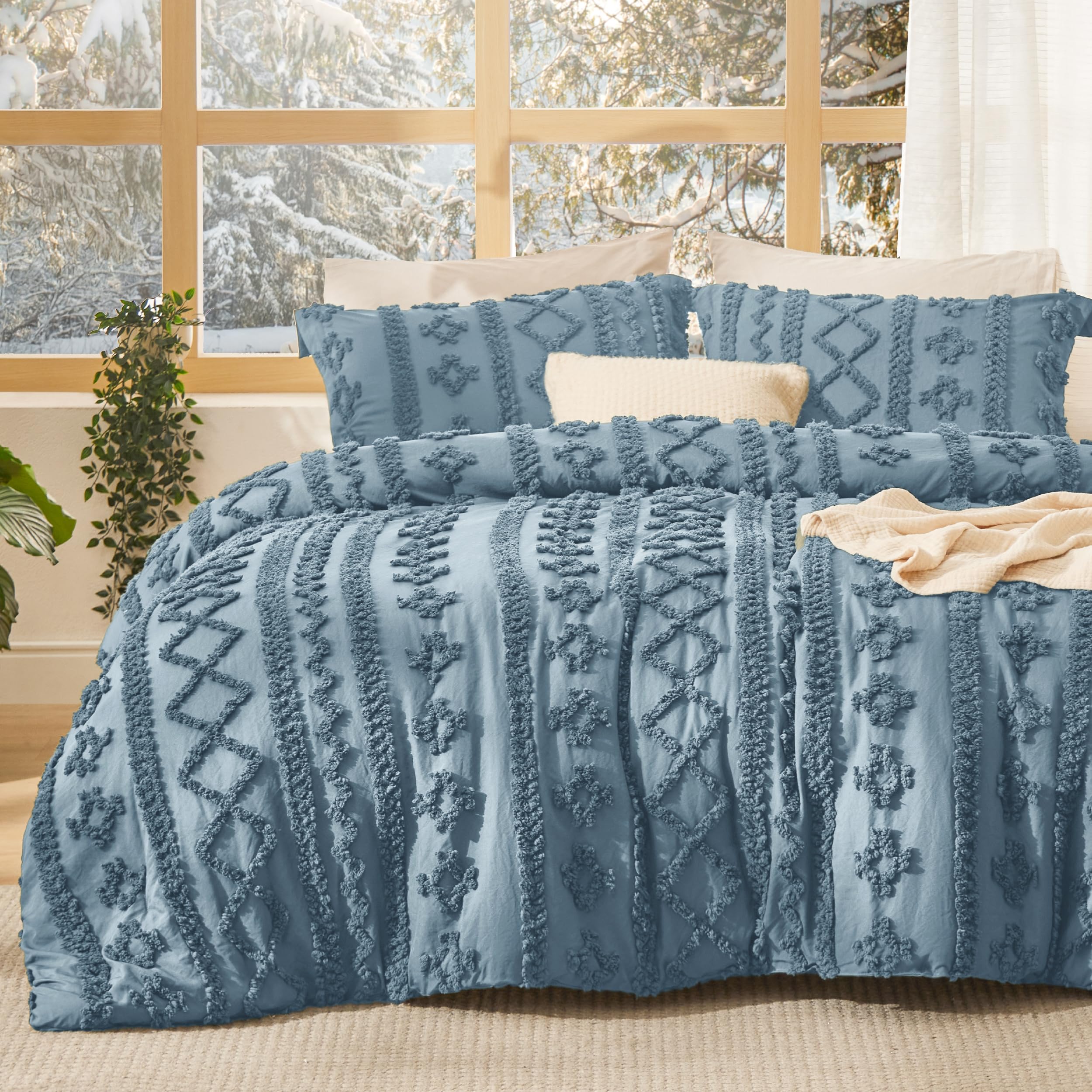 Bedsure Tufted Boho Comforter Set Queen Size - Green Boho Bed Set, GentleSoft™ 3 Pieces Farmhouse-Style Embroidery Bedding, Gifts for Woman, Soft Jacquard Queen Comforter for All Seasons