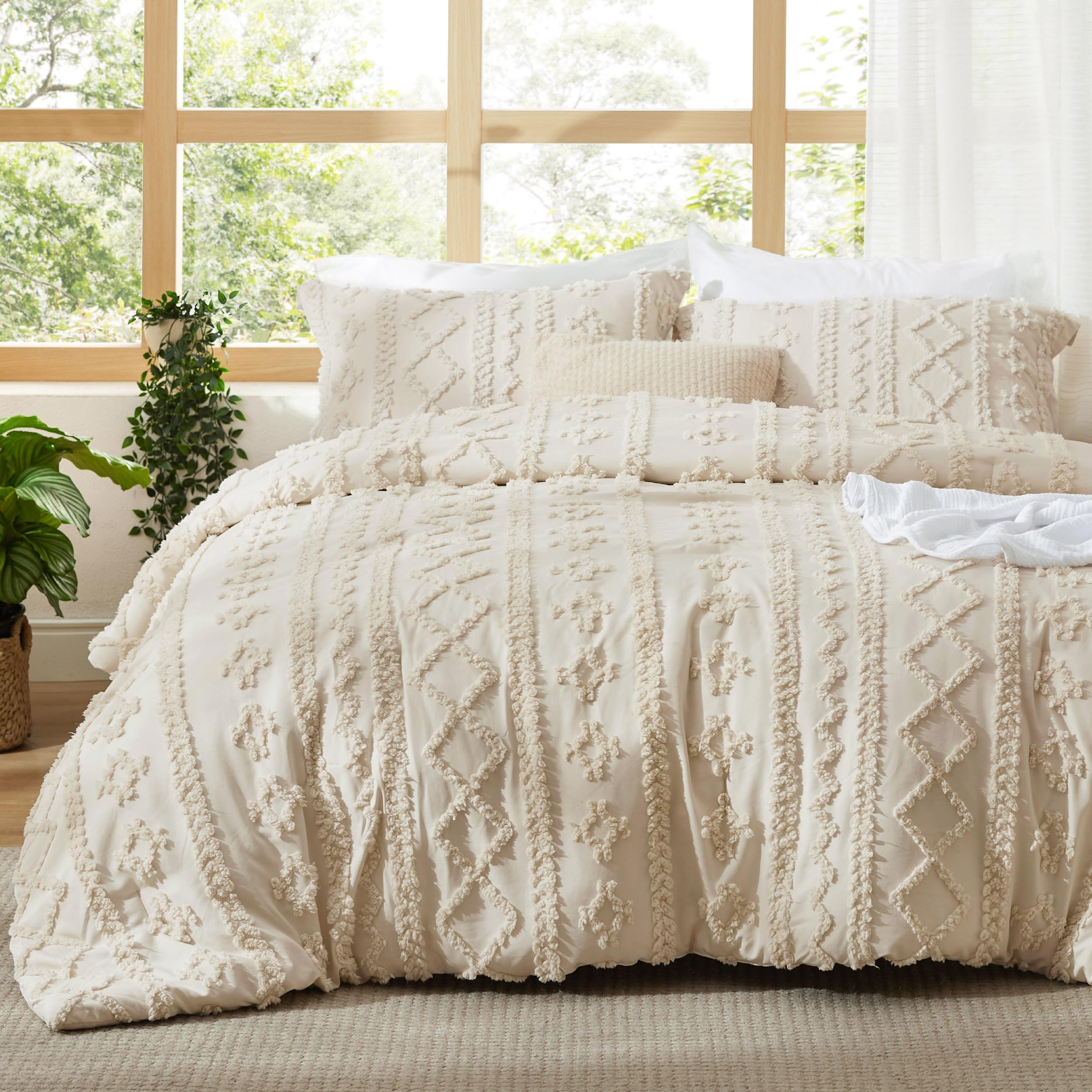Bedsure Tufted Boho Comforter Set Queen Size - Green Boho Bed Set, GentleSoft™ 3 Pieces Farmhouse-Style Embroidery Bedding, Gifts for Woman, Soft Jacquard Queen Comforter for All Seasons