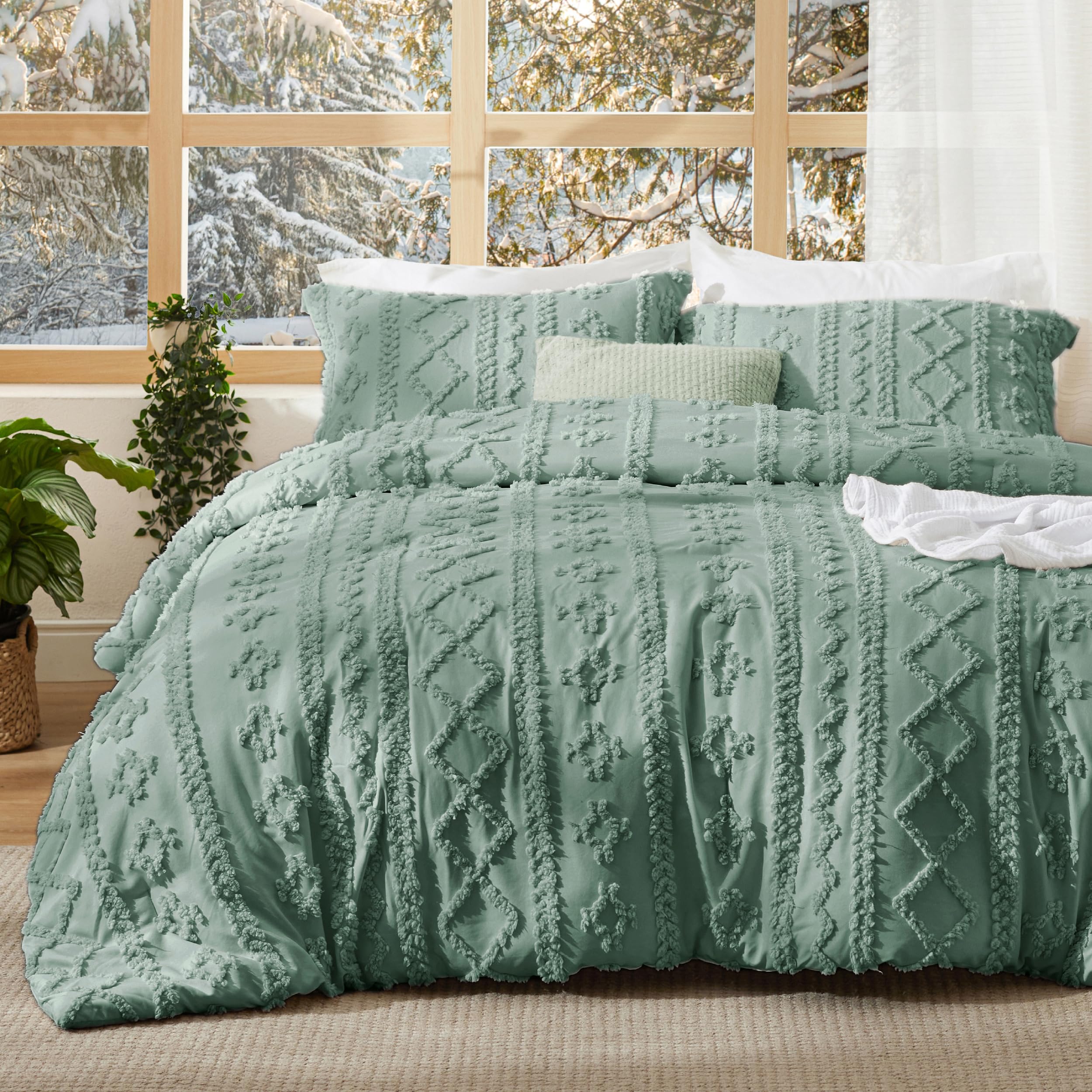 Bedsure Tufted Boho Comforter Set Queen Size - Green Boho Bed Set, GentleSoft™ 3 Pieces Farmhouse-Style Embroidery Bedding, Gifts for Woman, Soft Jacquard Queen Comforter for All Seasons