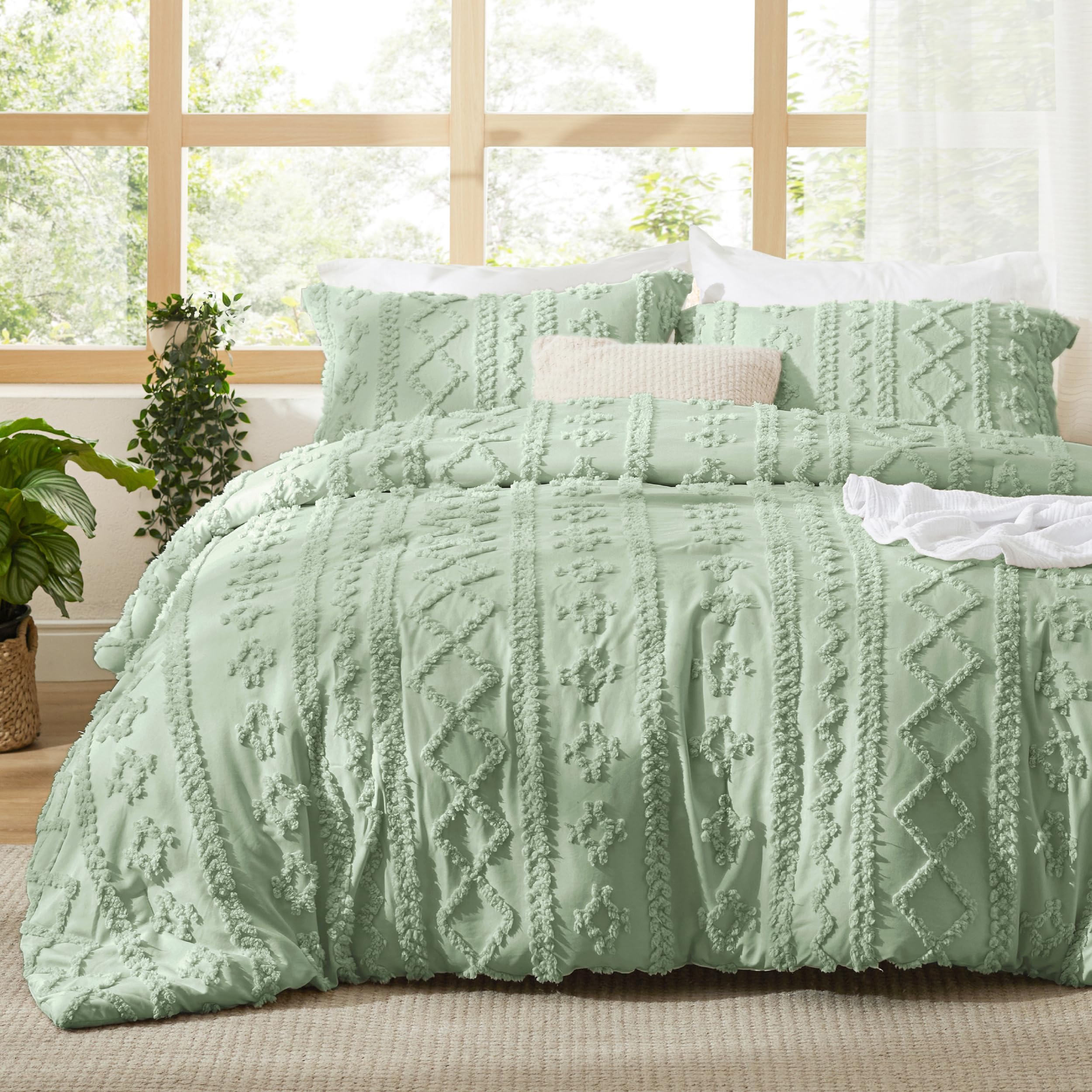 Bedsure Tufted Boho Comforter Set Queen Size - Green Boho Bed Set, GentleSoft™ 3 Pieces Farmhouse-Style Embroidery Bedding, Gifts for Woman, Soft Jacquard Queen Comforter for All Seasons