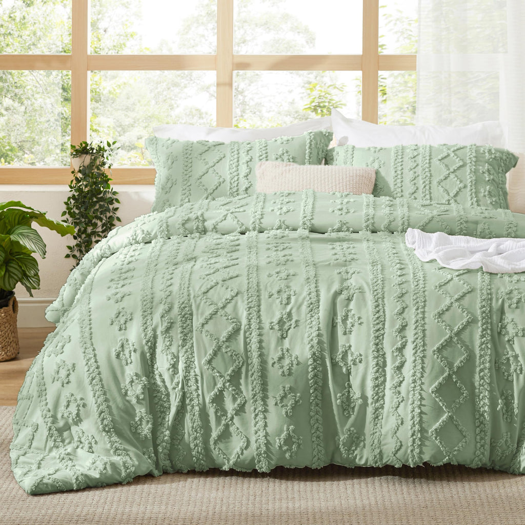 Bedsure Tufted Boho Comforter Set Queen Size - Green Boho Bed Set, GentleSoft™ 3 Pieces Farmhouse-Style Embroidery Bedding, Gifts for Woman, Soft Jacquard Queen Comforter for All Seasons