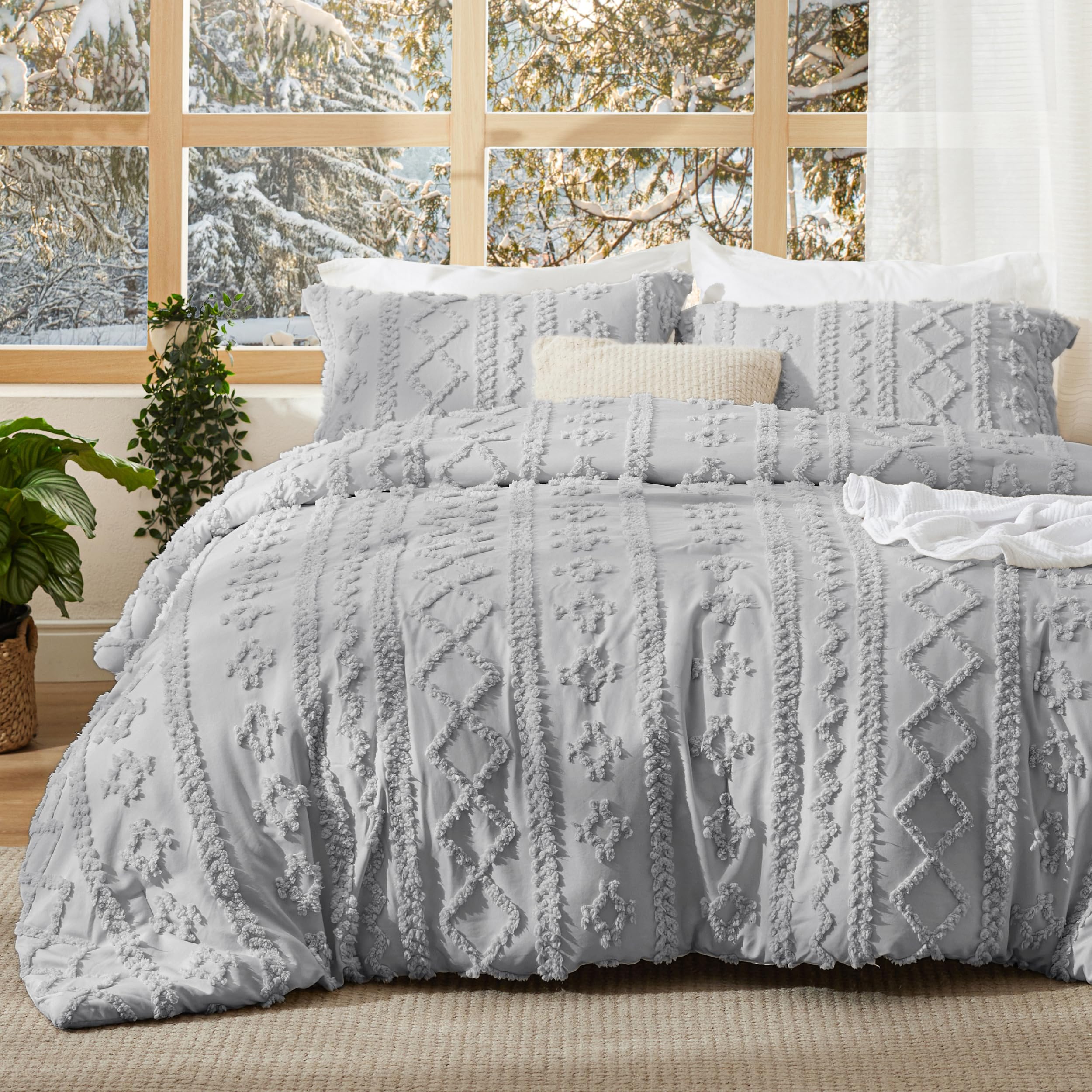 Bedsure Tufted Boho Comforter Set Queen Size - Green Boho Bed Set, GentleSoft™ 3 Pieces Farmhouse-Style Embroidery Bedding, Gifts for Woman, Soft Jacquard Queen Comforter for All Seasons