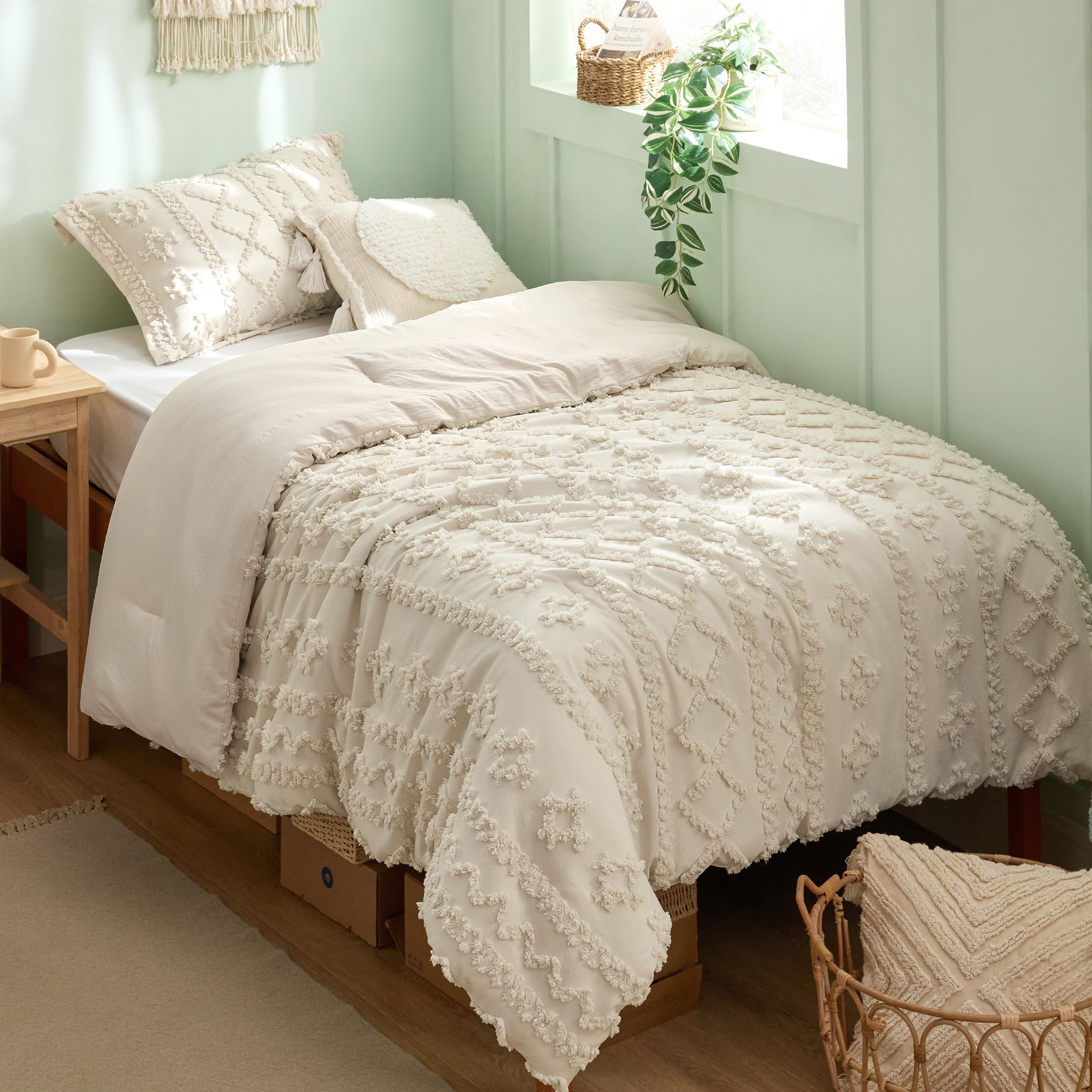 Bedsure Tufted Boho Comforter Set Queen Size - Green Boho Bed Set, GentleSoft™ 3 Pieces Farmhouse-Style Embroidery Bedding, Gifts for Woman, Soft Jacquard Queen Comforter for All Seasons