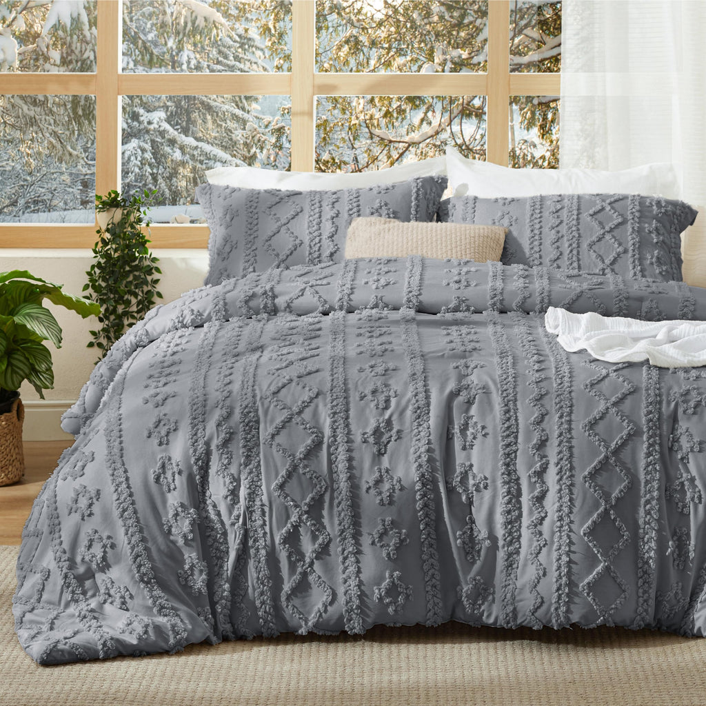 Bedsure Tufted Boho Comforter Set Queen Size - Green Boho Bed Set, GentleSoft™ 3 Pieces Farmhouse-Style Embroidery Bedding, Gifts for Woman, Soft Jacquard Queen Comforter for All Seasons