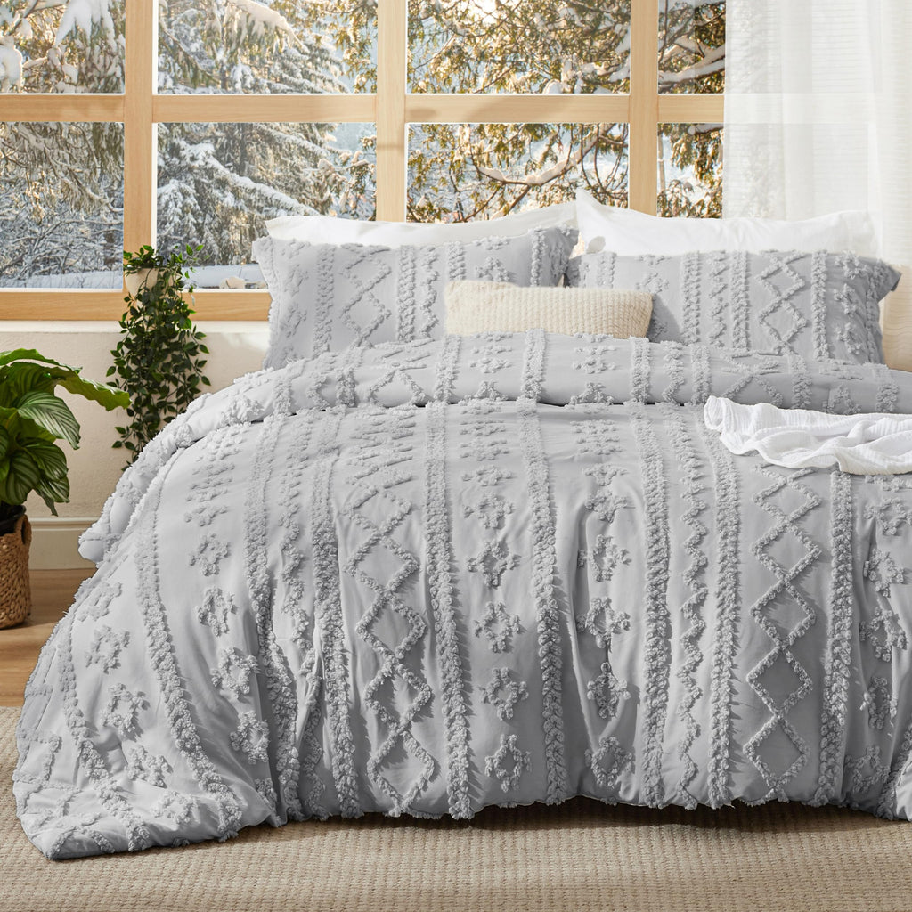 Bedsure Tufted Boho Comforter Set Queen Size - Green Boho Bed Set, GentleSoft™ 3 Pieces Farmhouse-Style Embroidery Bedding, Gifts for Woman, Soft Jacquard Queen Comforter for All Seasons