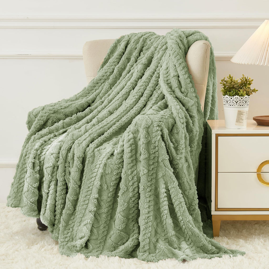 Aganear Fleece Throw Blanket - Cozy Soft Lightweight Fuzzy Throw Blanket for Women Portable Throw Blankets for Couch, Warm Present for Birthday, Christmas, Halloween, Housewarming(50"x60", Khaki)