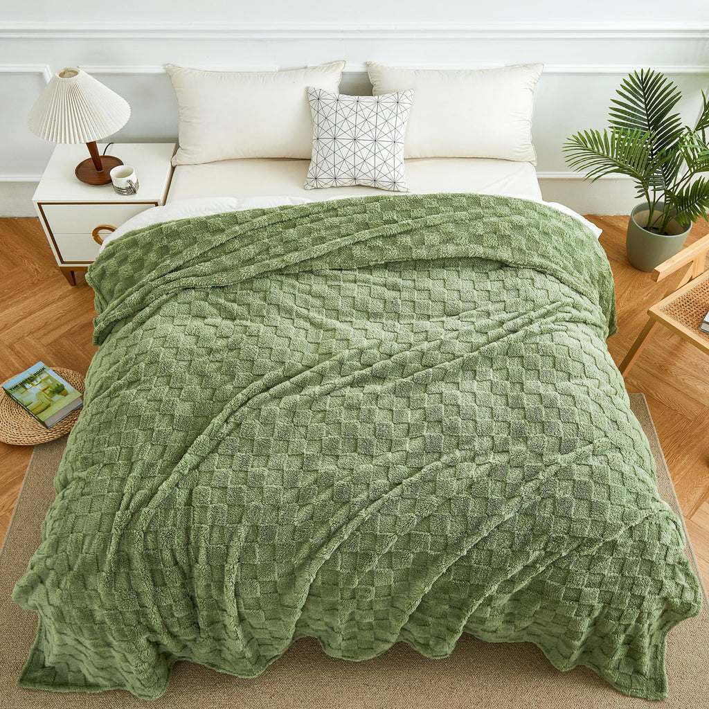 Aganear Fleece Throw Blanket - Cozy Soft Lightweight Fuzzy Throw Blanket for Women Portable Throw Blankets for Couch, Warm Present for Birthday, Christmas, Halloween, Housewarming(50"x60", Khaki)